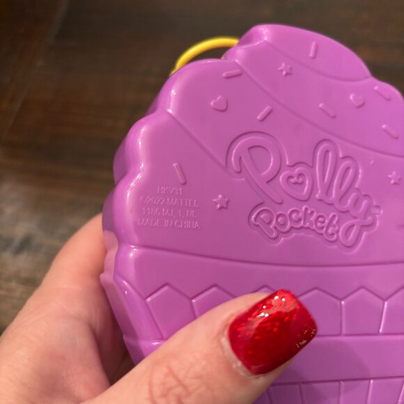 Polly Pocket Something Sweet Cupcake Compact Doll Playset - Picture 3 of 5